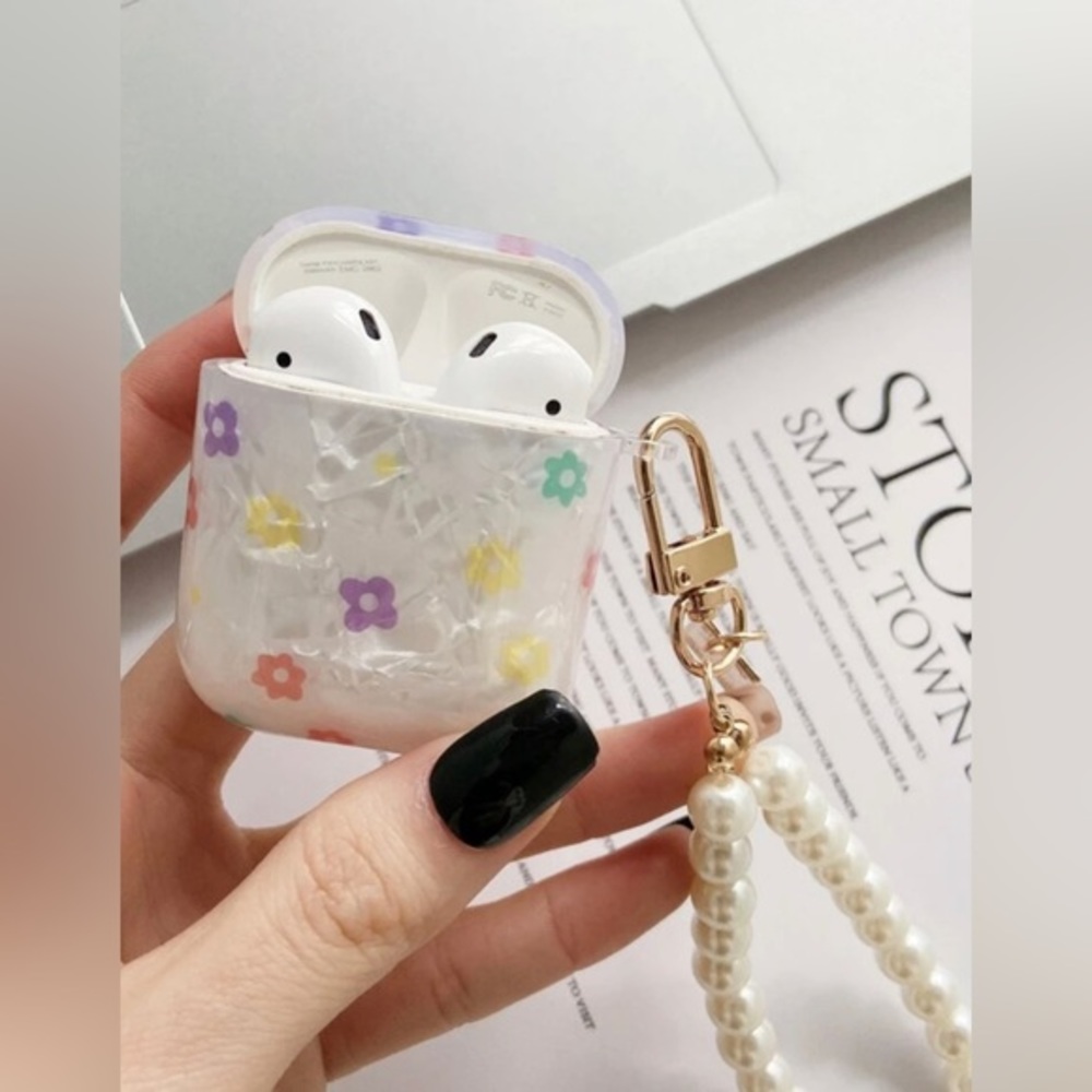 Cute Flower AirPod Case‎ with Pearl keychain